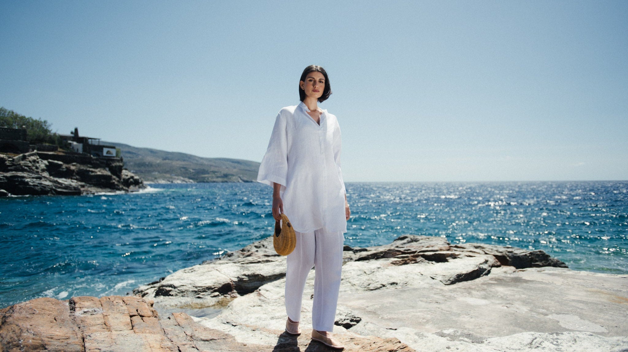 What-to-Wear-with-White-Linen-Pants-for-an-Exquisite-Summer Luxmii