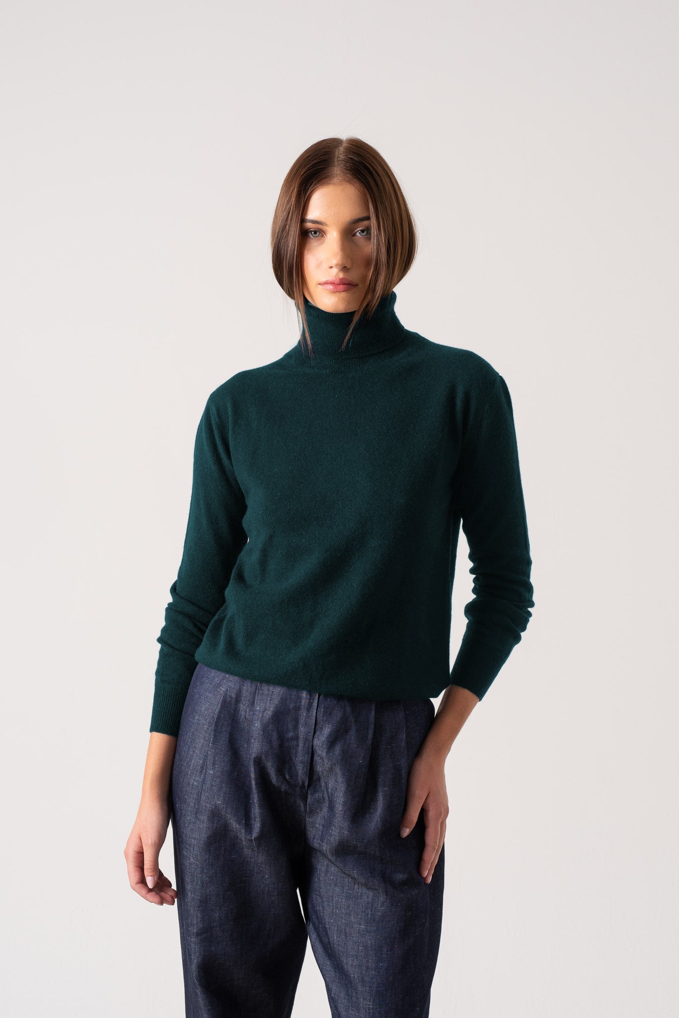 Ombra 100% Cashmere Turtleneck Sweater Forest Green Luxmii