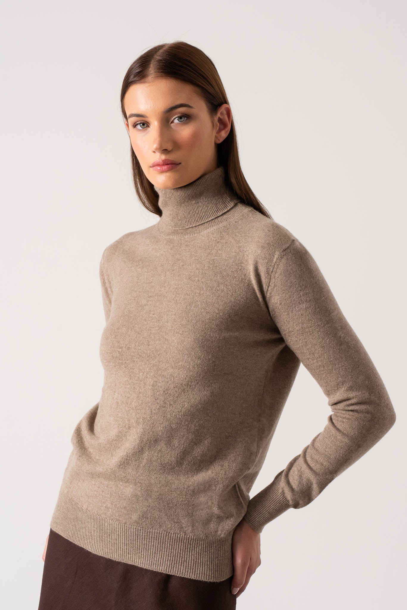 Ombra Cashmere Turtleneck Sweater Taupe Luxmii