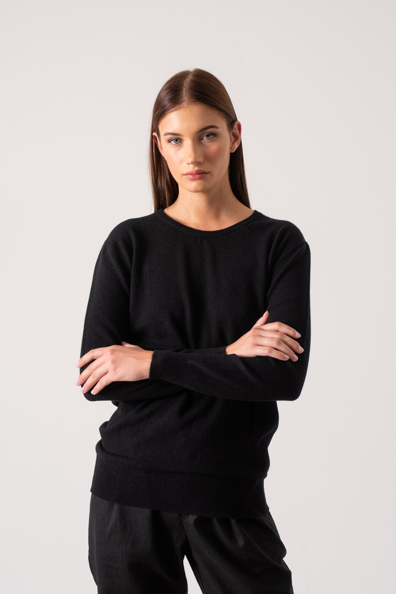 Velare Crewneck Cashmere Sweater Black Luxmii