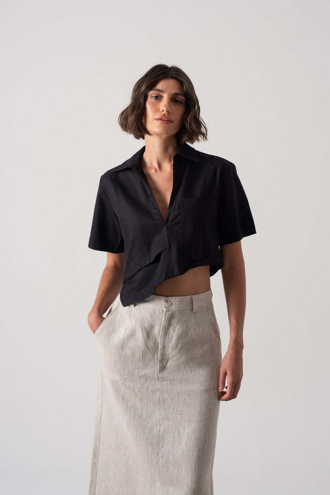 Zinnia Linen Cropped Top in Black Luxmii