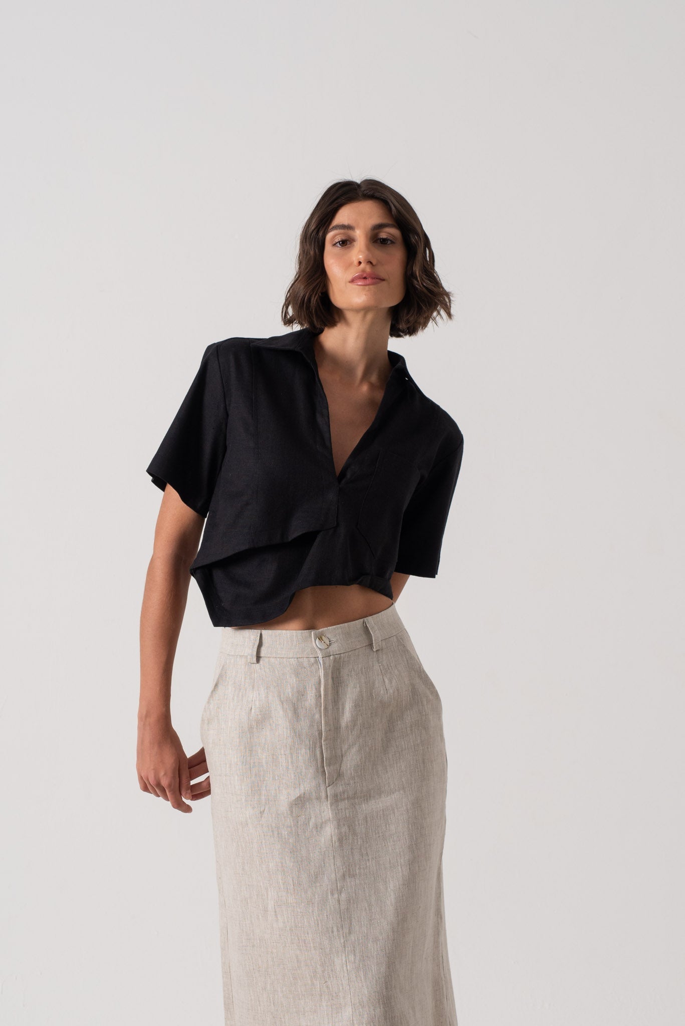 Zinnia Linen Cropped Top in Black Luxmii